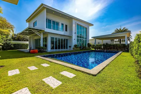 Modern 3 bedroom Pool Villa PG19