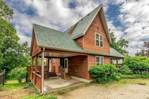 Walk to Lake: Lampe Cabin w/ Fireplace & Deck!