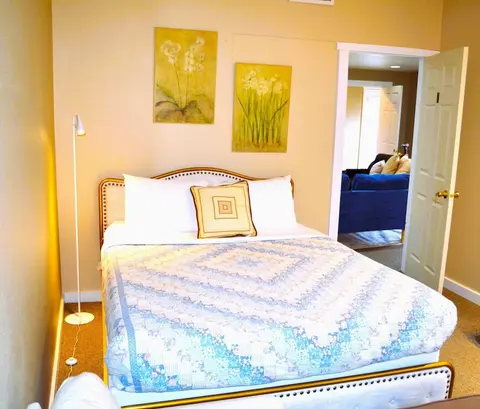 Room-cozy Nest 5 Near UND Campus
