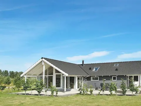 Tranquil Holiday Home in Væggerløse near Sea