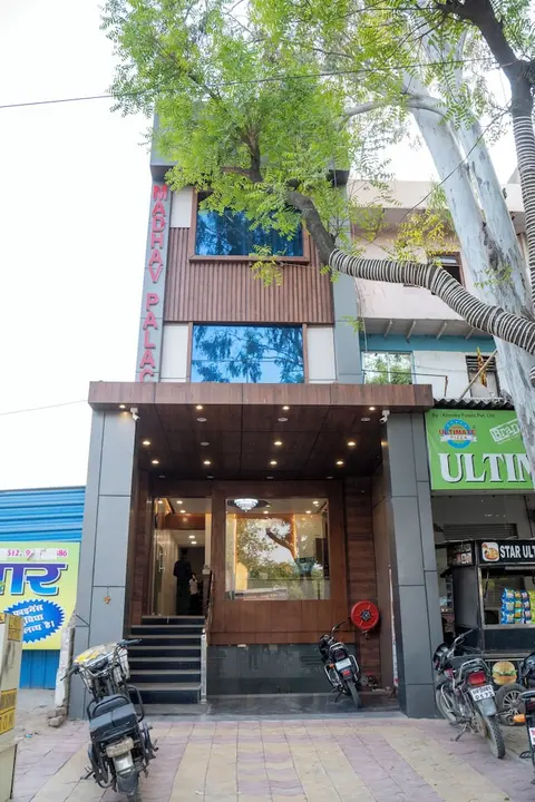 Hotel Madhav Palace