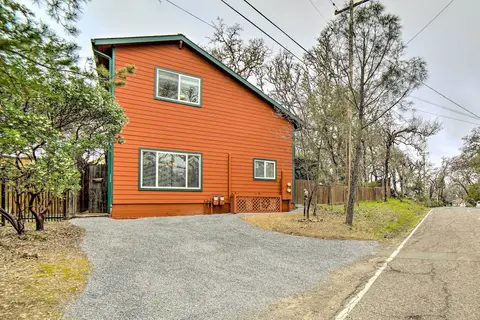 'hilltop Loft' Ukiah Vacation Rental!