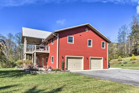 Mtn Views & Hot Tub: 6-acre Blue Ridge Retreat!