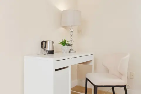 Cozy 3 Bedroom Suite near Queen Elizabeth Park