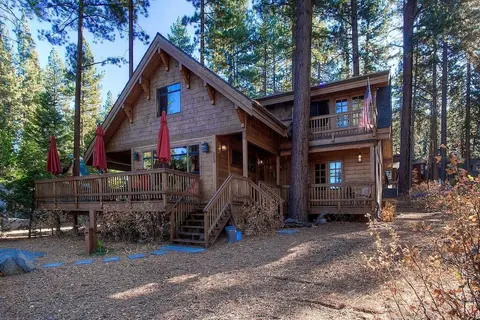 Smokey Joes 5 Bedroom Cabin by RedAwning