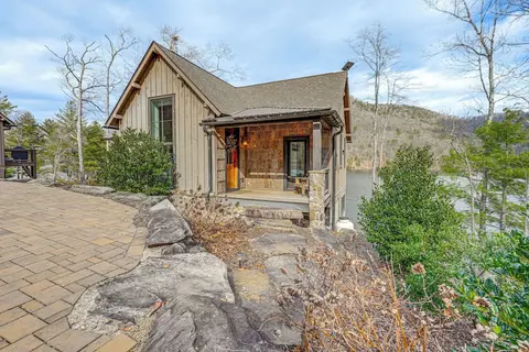 Direct Lake Access & Fire Pit: Tuckasegee Cottage!