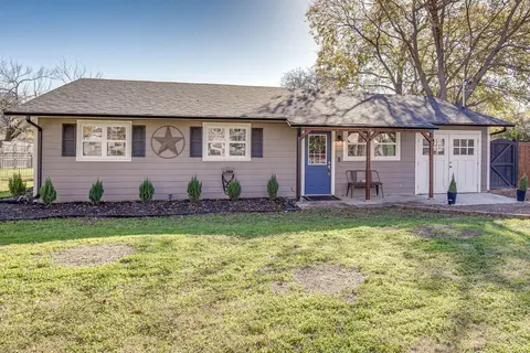 Game Room & Fire Pit: Family-friendly Aubrey Home