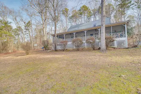 Dog-friendly Home Near Carters Lake w/ Amenities