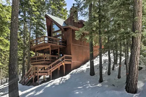Tahoe Donner Retreat w/ Decks & Lake Access!