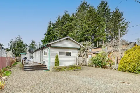 Rockaway Beach Home, Walk to Ocean, Pet Friendly!