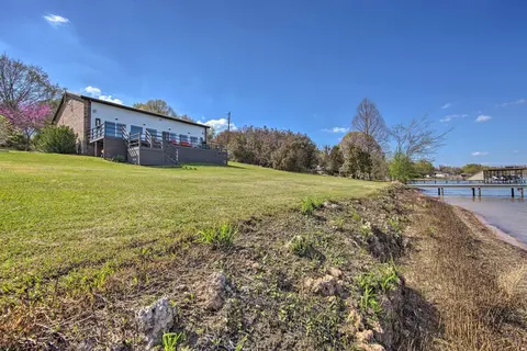 Modern Cedar Creek Lake Retreat w/ Panoramic View!