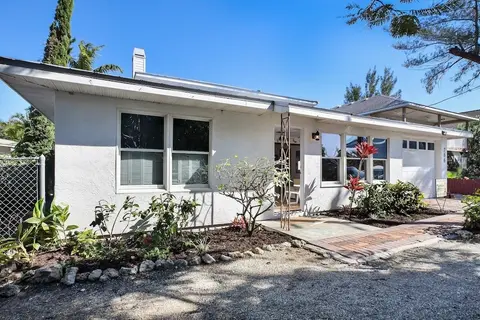 Maritime Memories 3 Bedroom Home by RedAwning