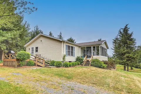 Finger Lakes Retreat w/ Sunroom, Fire Pit & Bbq!