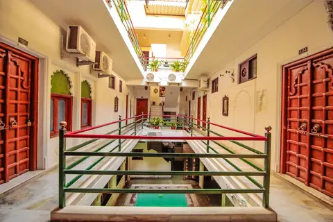 Hotal Devraj Niwas on Lake Pichola Udaipur