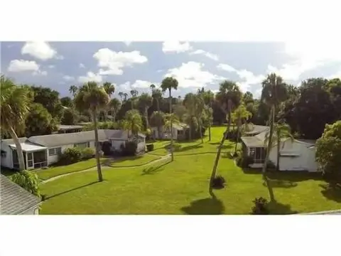 Indian River Lagoon Waterfront Cottages