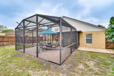Lovely Florida Retreat w/ Lanai: 5 Mi to Riverwalk