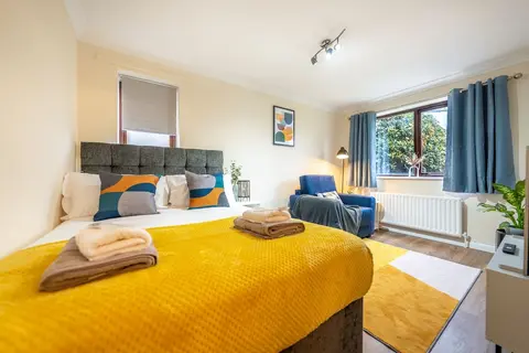 Staines Studio Apartment - Heathrow