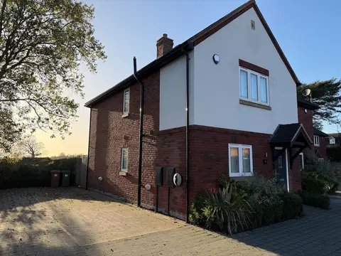 Luxury House - Sleeps up to 6 - Near Nec