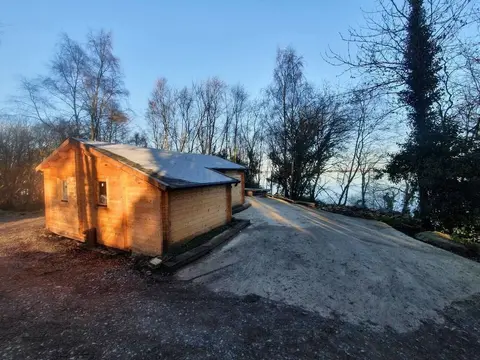 Log Cabin on the Lake - Sleeps 4 & Jacuzzi