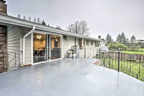 Spacious Kent Home ~ 17 Mi to Dtwn Seattle!