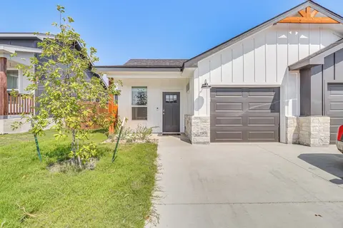 Newly Built Home: Close to Parks & Dining!
