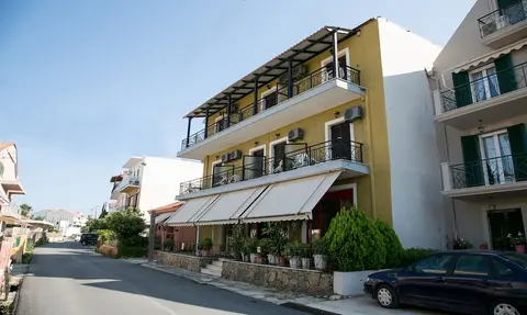 Petania Hotel & Apartments