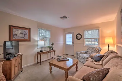 Charming Bucks County Retreat ~ 4 Mi to Downtown!