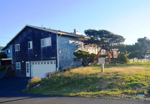 On the Beachfront Vacation Rentals