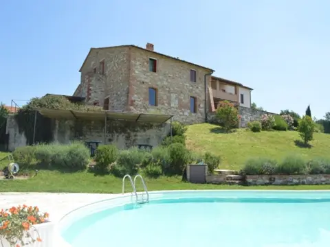 Charming Tuscan Countryside Retreat
