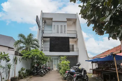 OYO 93584 RukotelNearICE BSD