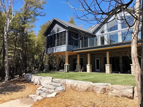 "stunning Serenity Cove On The Lake Cozy Cottage"