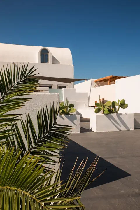Almyra Oia Suites