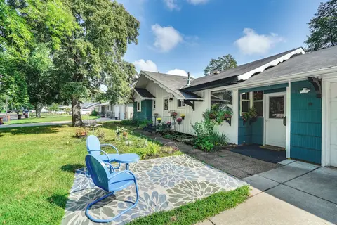 Family-friendly Cottage Grove Home w/ Fireplace!