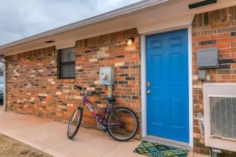 Garage Studio near OUSHC Hospital