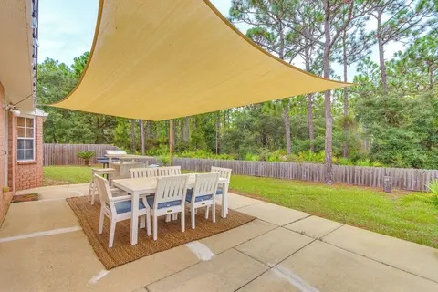 Pensacola Home w/ Fire Pit, 7 Mi to Beaches!