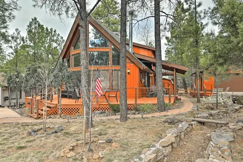 1 Mi to Lake: Secluded Cabin w/ Deck in Munds Park