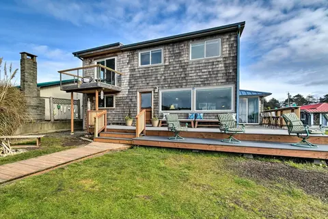 Coastal Retreat: Deck, Ocean Views + Walk to Beach