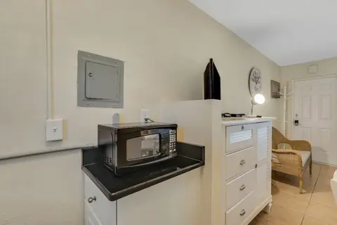 Tropic Terrace #48 - Beachfront Rental 1 Bedroom Condo by RedAwning
