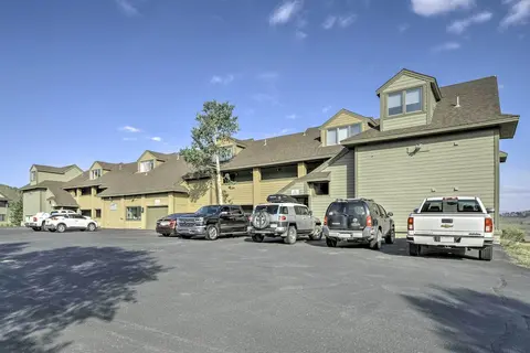 Walk to Ski Lifts: Mtn-view Granby Retreat!