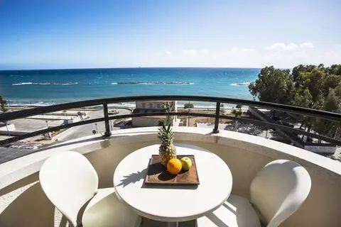 Pigeon Beach Hotel Apartments