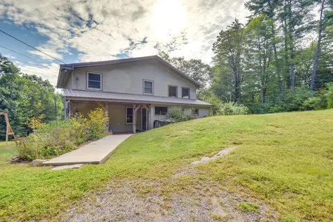 Meredith Home w/ Deck: 6 Mi to Lake Winnipesaukee!
