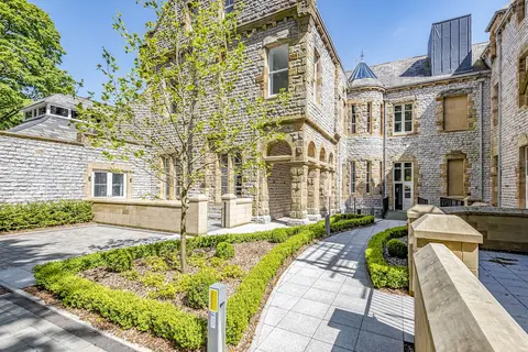 Alice House Stone Cross Mansion