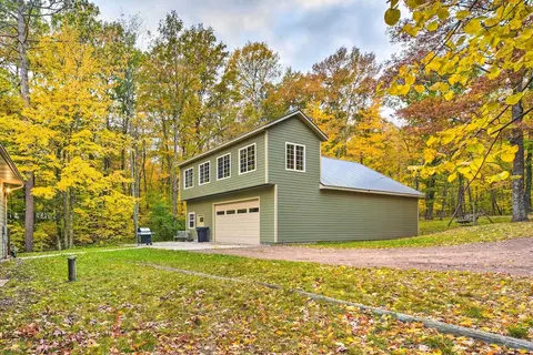 Cozy Hayward Cottage w/ Dock & Lakefront View