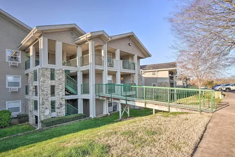 Family-friendly Condo ~ 3 Mi to Branson Landing