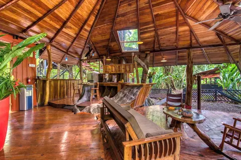 Tree House Beachfront Lodge