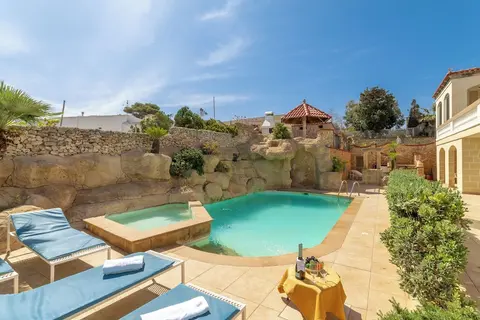 Villa & Pool Apart 2 in Mellieha Bay