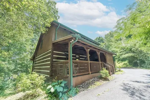 A Slice Of Heaven 2 Bedroom Cabin by RedAwning