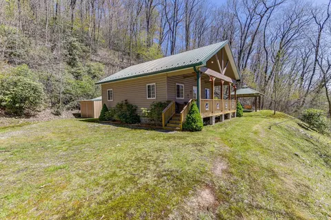 Hillside Cabin + Grill - Near Smoky Mountains