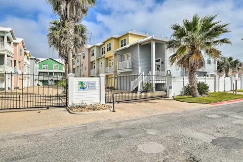 Corpus Christi Home w/ Golf Cart: Walk to Beach!