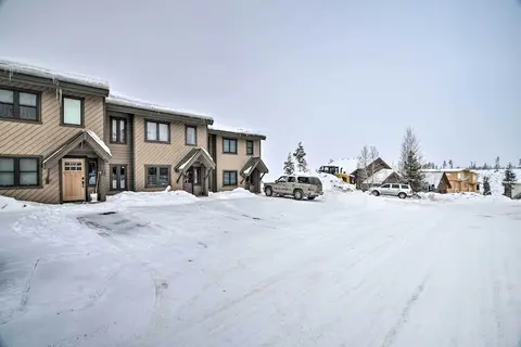 Cozy Mountain Getaway w/ Ski Shuttle Access!